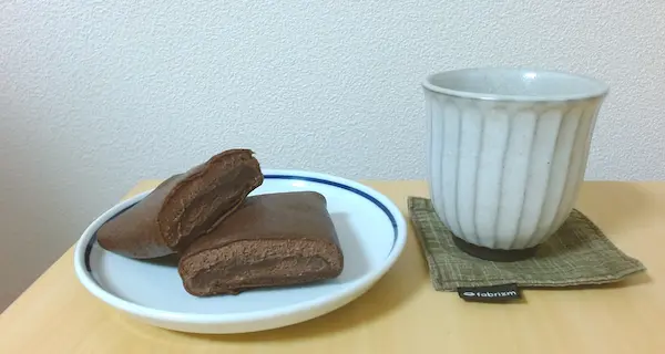 ローソン くちどけショコラクレープ 商品と飲み物