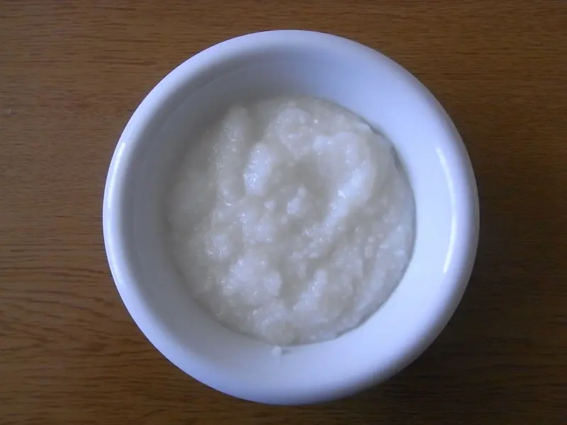 皿によそったアルファ米保存食の画像